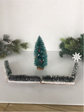 Christmas Village Evergreen Hedges (4) and Evergreen Tree